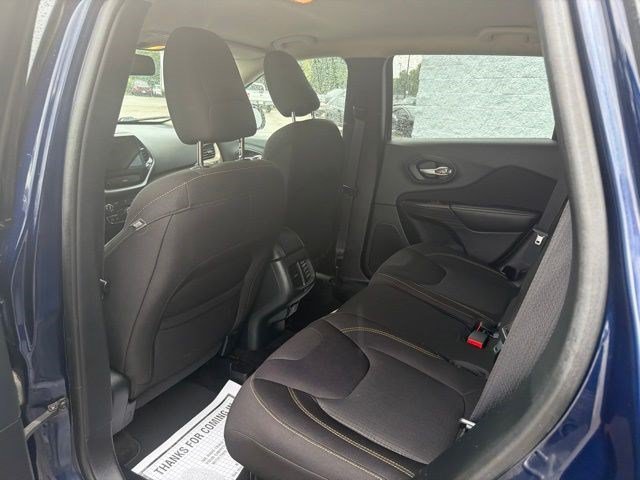 Used 2015 True Blue Pearlcoat Jeep Latitude image 15