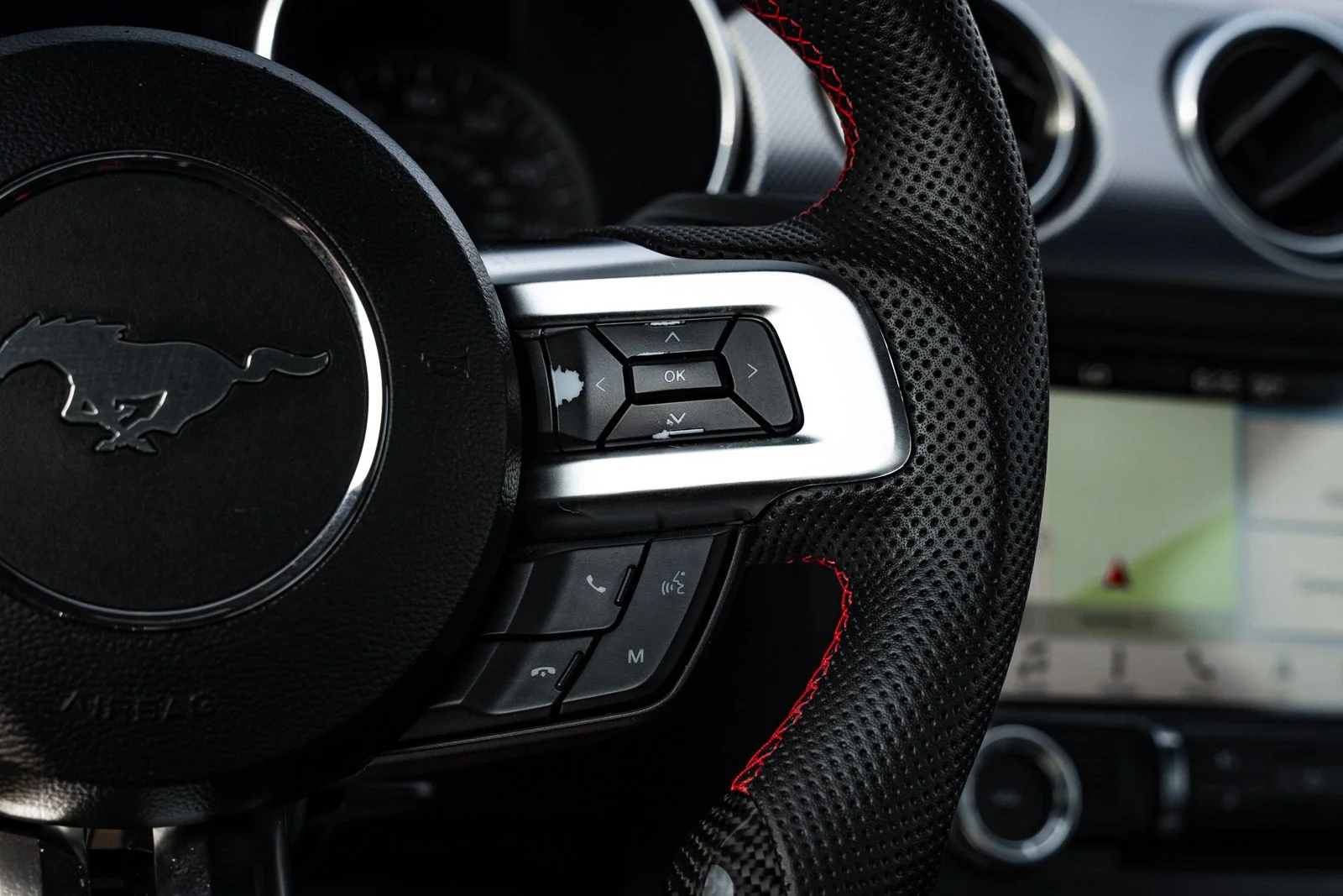 Used 2018 Black Ford GT image 31