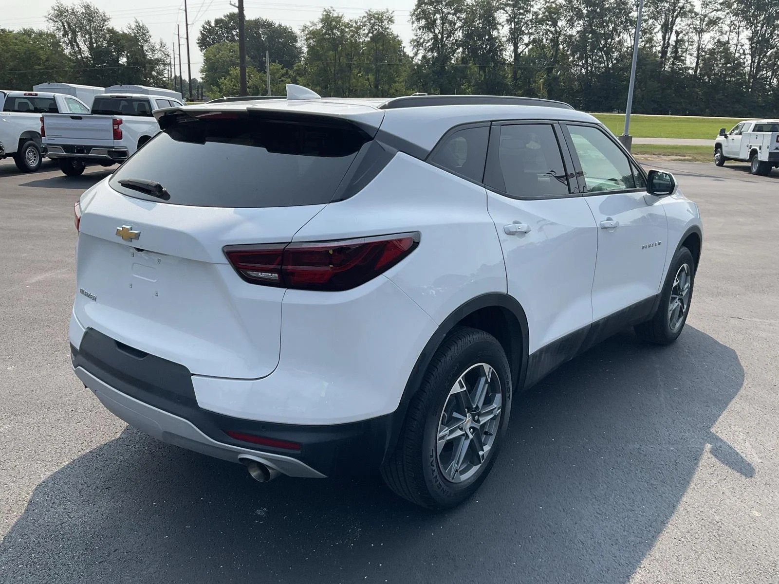Used 2024 Summit White Chevrolet LT image 6
