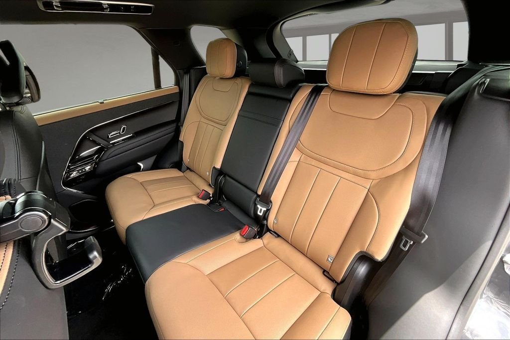 New 2026 Carpathian Grey LAND ROVER Dynamic SE image 10