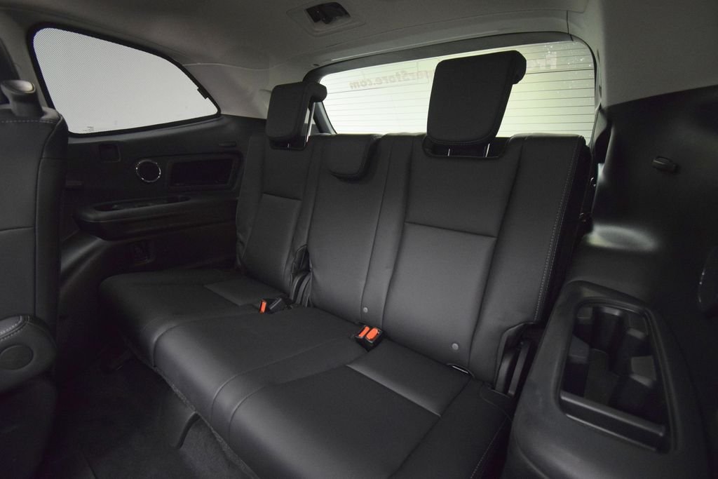 Used 2025 Crystal White Pearl Subaru Limited image 17