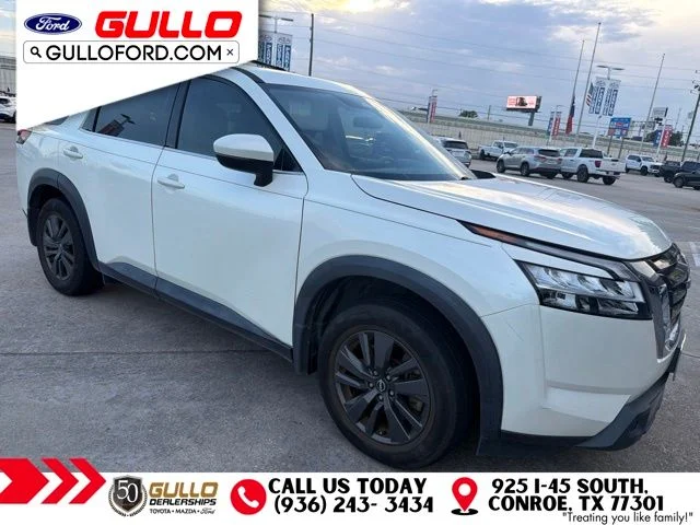 Used 2022 White Nissan SV image 2