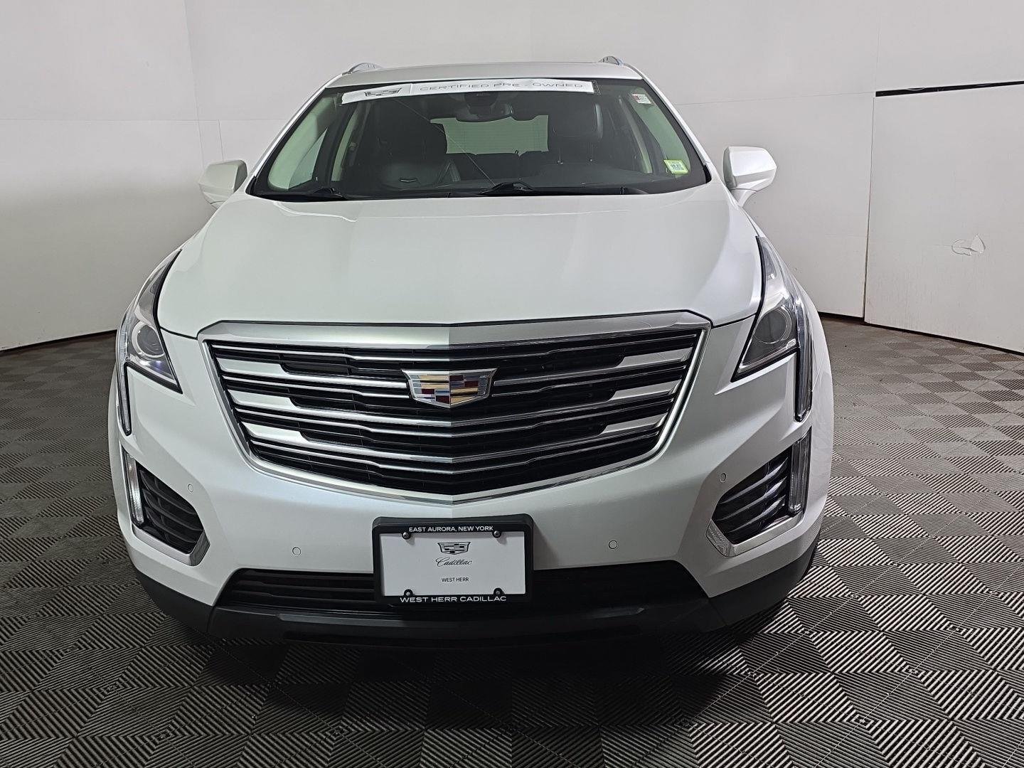 Used 2019 Crystal White Tricoat Cadillac Luxury AWD image 8