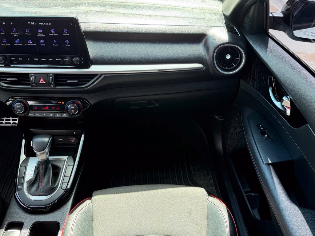 Used 2023 White Kia GT image 10