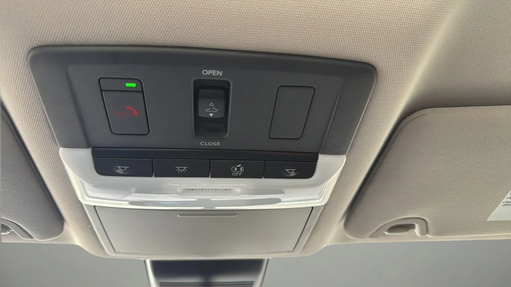 Used 2023 Pearl White Tricoat Nissan 2.5 SV image 24