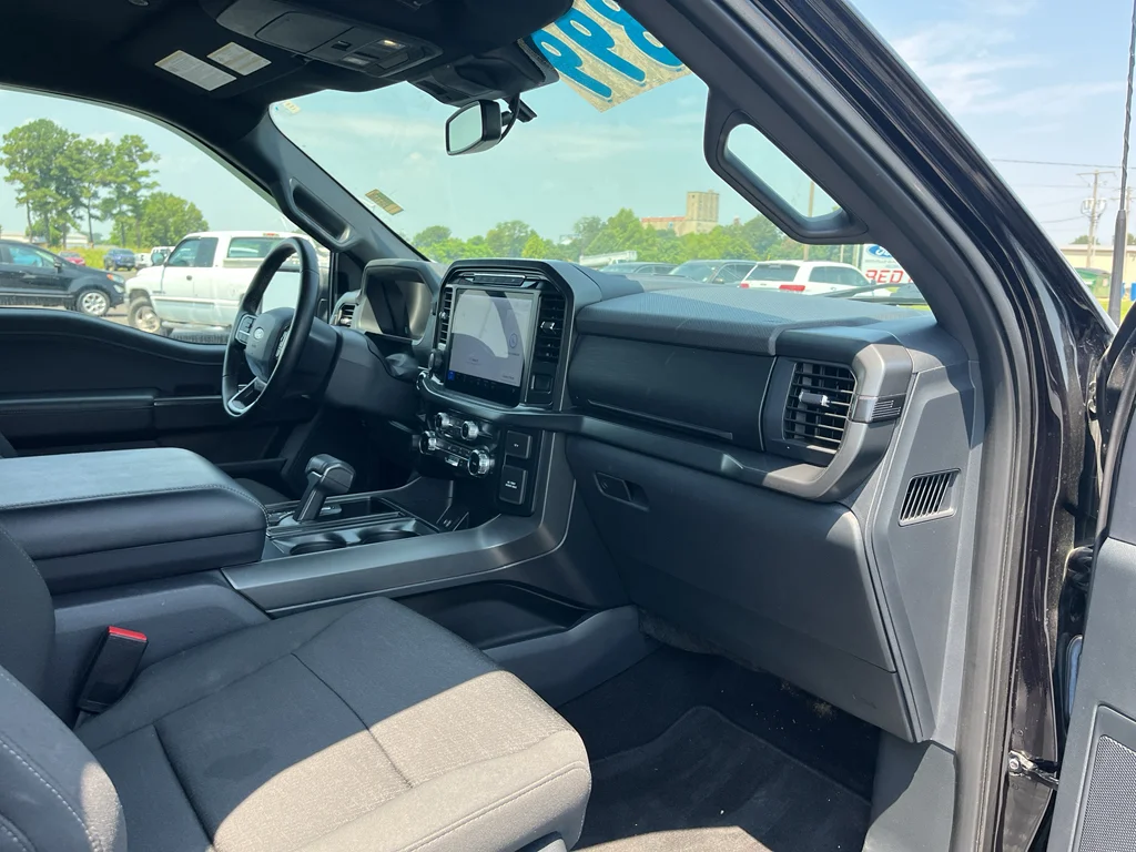 Used 2024 Agate Black Metallic Ford XLT image 13