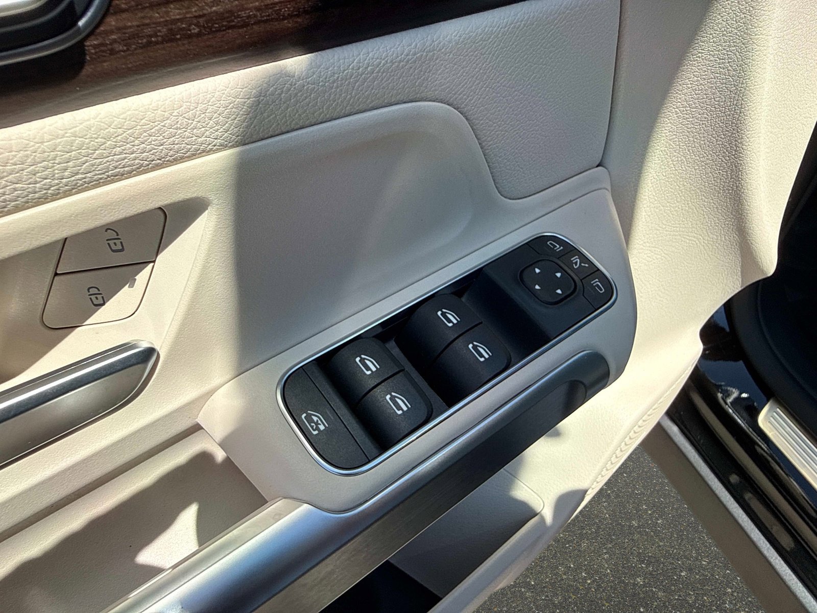 New 2026 Black Mercedes-Benz 250 4MATIC® SUV image 18