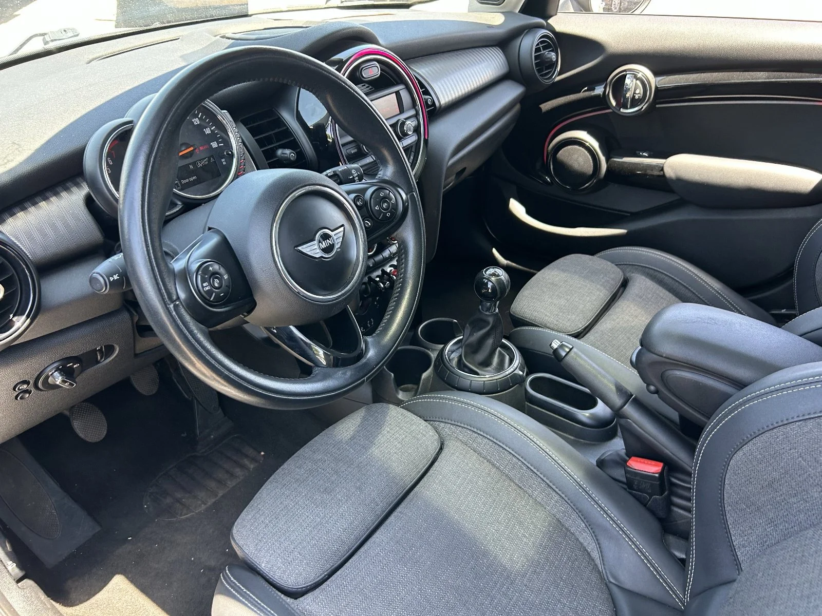 Used 2016 White Silver Metallic MINI S image 24