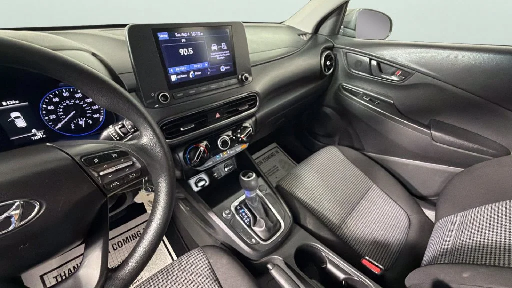 Used 2022 Silver Hyundai SE image 20