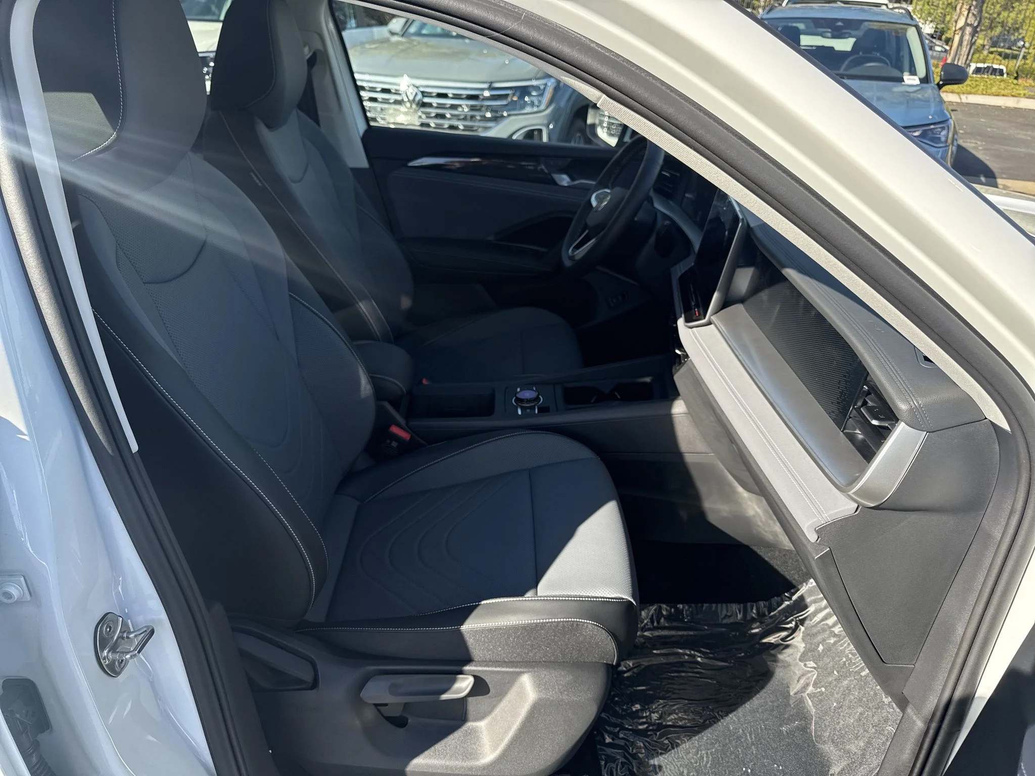 New 2026 Pure White Volkswagen SE image 20