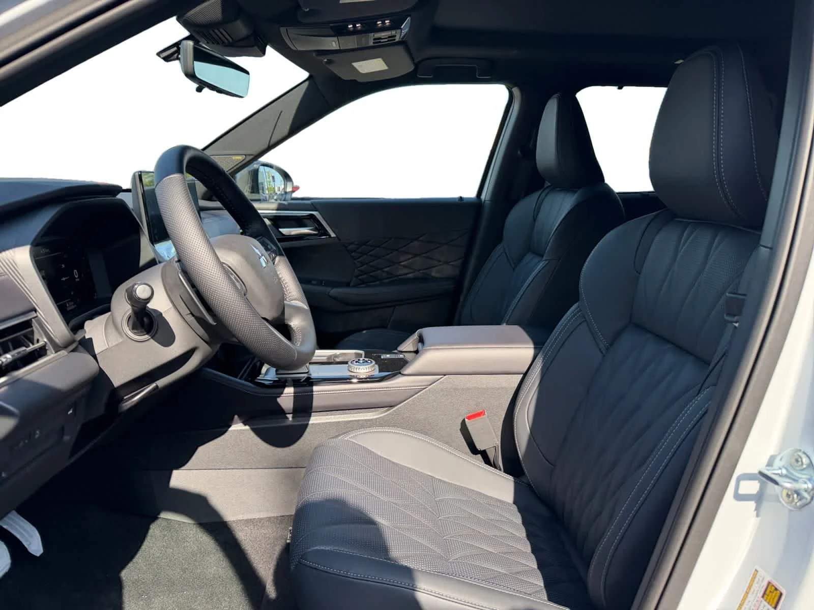 New 2026 White Diamond/Black Roof Mitsubishi Black Edition image 10