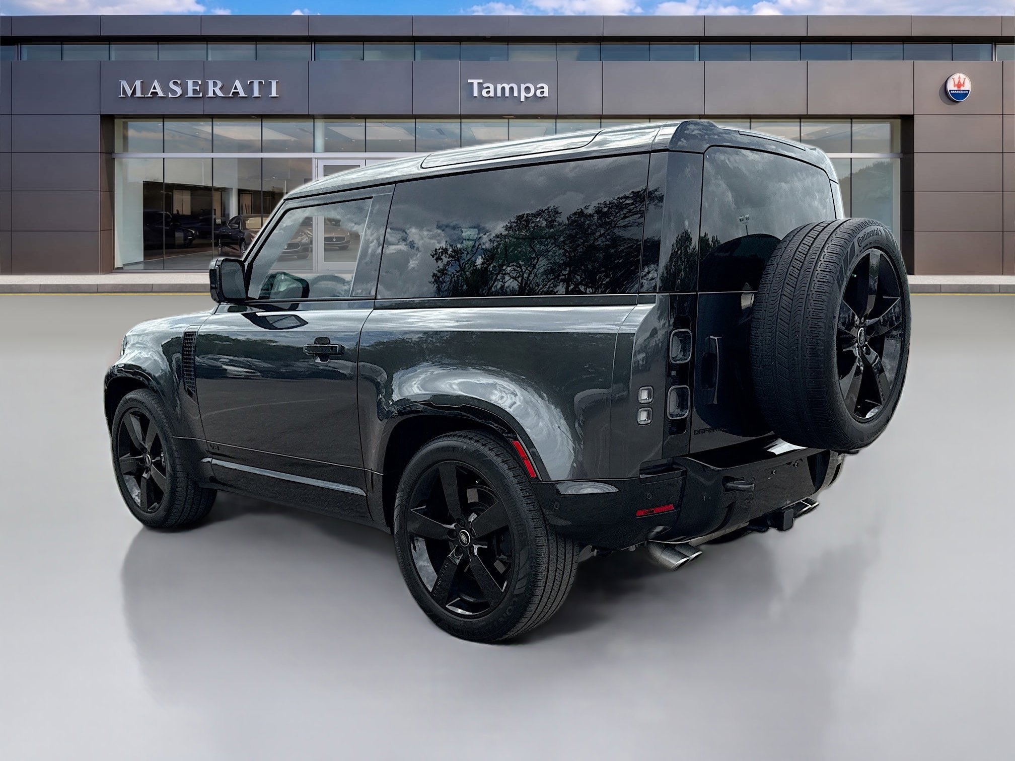 Used 2023 Carpathian Gray Premium Metallic Land Rover Carpathian Edition image 5