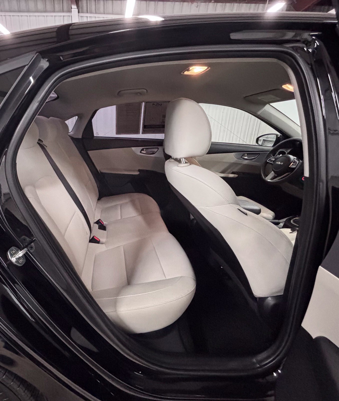 Used 2022 Black Kia LXS image 20
