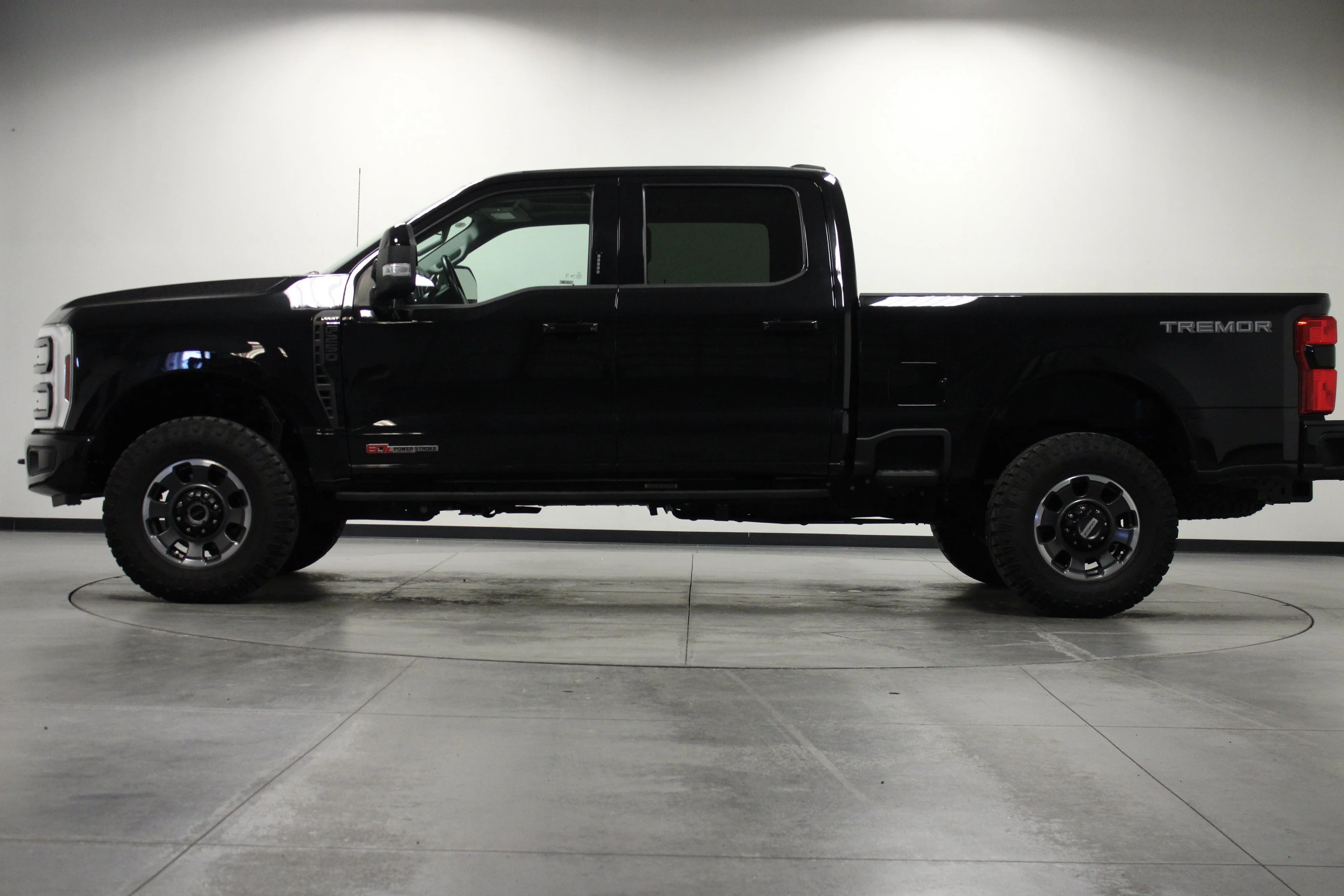Used 2024 Agate Black Metallic Ford LARIAT image 7