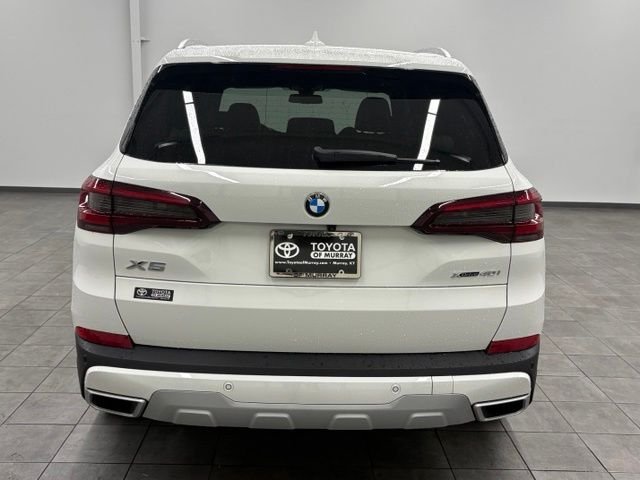 Used 2022 White BMW xDrive40i image 3