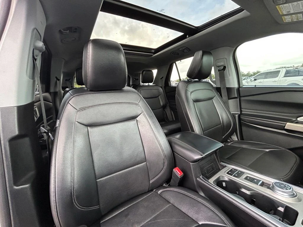 Used 2024 Star White Ford Limited image 28