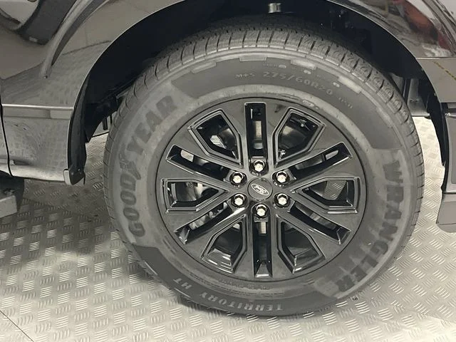 New 2026 Agate Black Metallic Ford XLT image 22