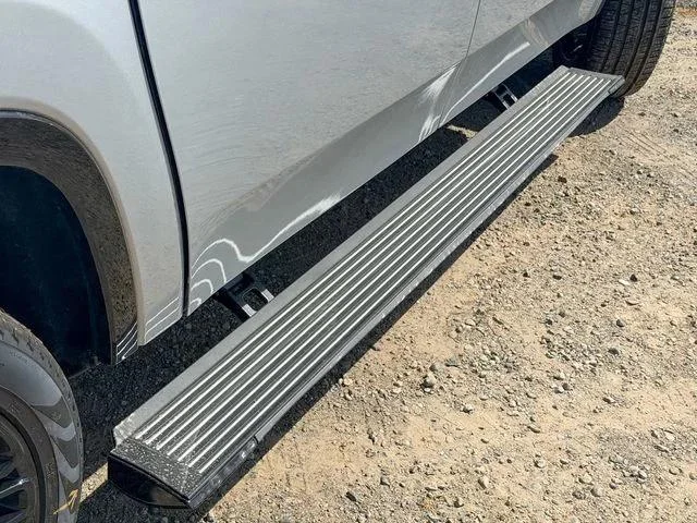 New 2026 Silver-Zynith Exterior Paint Jeep Grand Wagoneer image 6