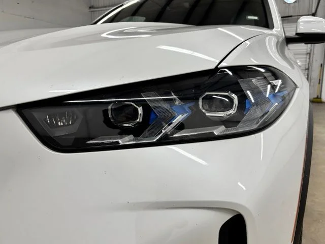 Used 2024 White BMW sDrive40i image 8