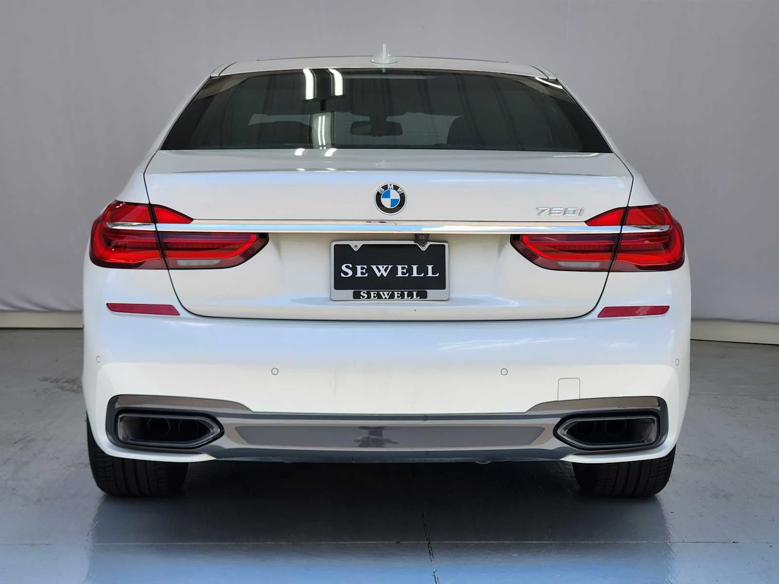 Used 2018 MINERAL WHITE BMW 750i image 6
