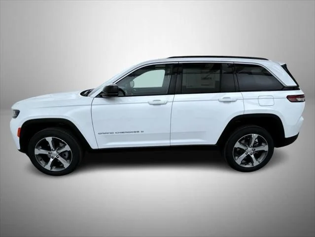 New 2026 Bright White Clear-Coat Exterior Paint Jeep Limited image 8