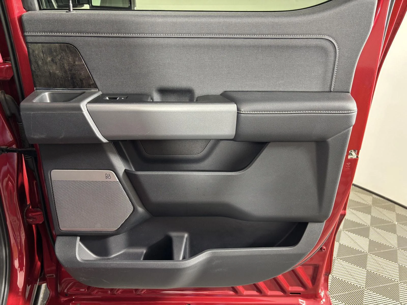 Used 2024 Rapid Red Metallic Tinted Clearcoat Ford LARIAT image 20