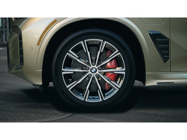New 2026 Manhattan Green Metallic BMW xDrive50e image 7