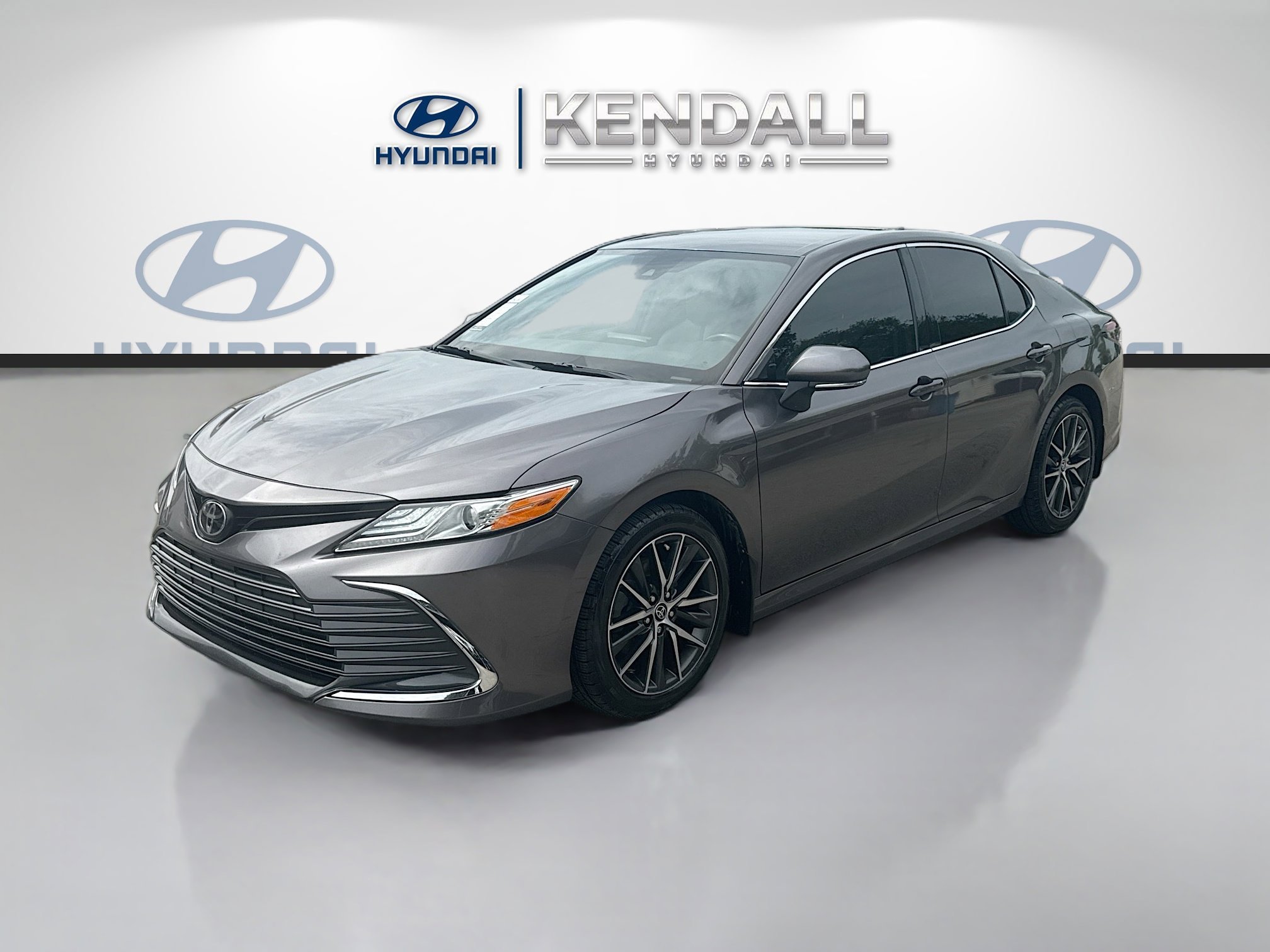 Used 2023 Predawn Gray Mica Toyota XLE image 3