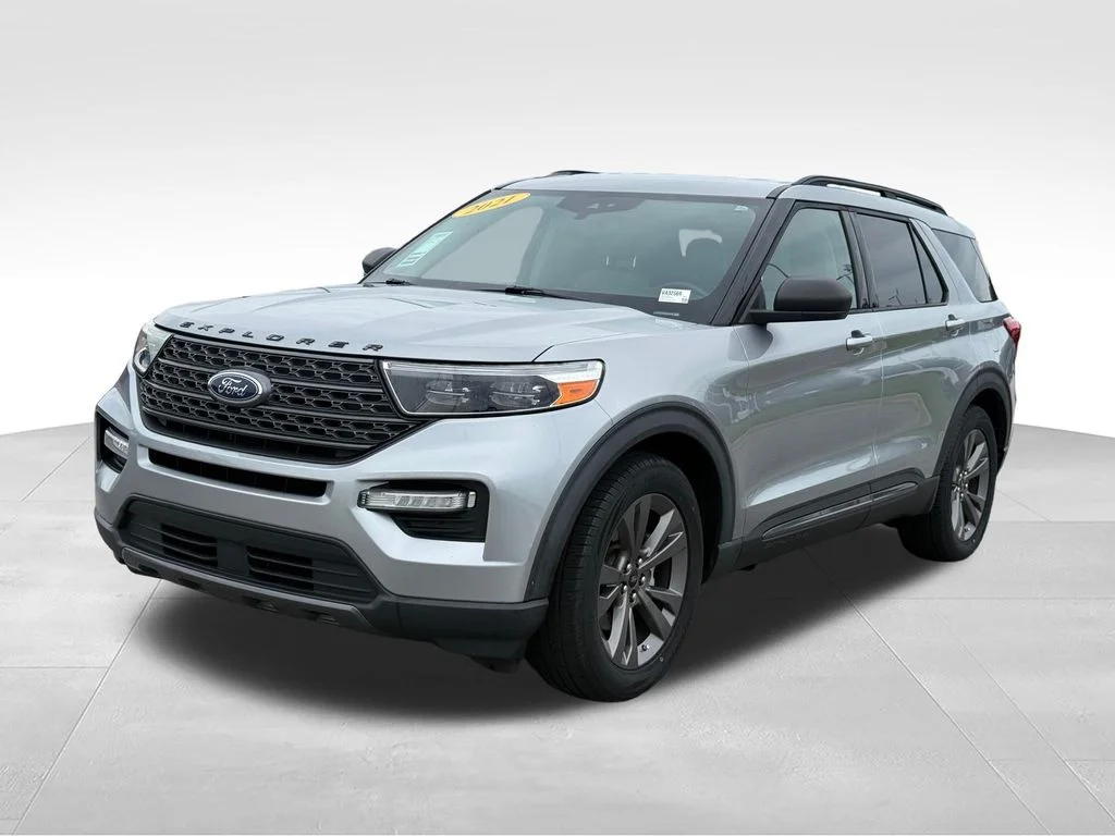Used 2021 Silver Ford XLT image 1