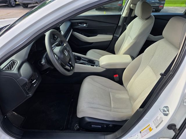 Used 2024 Platinum White Pearl Honda EX image 16