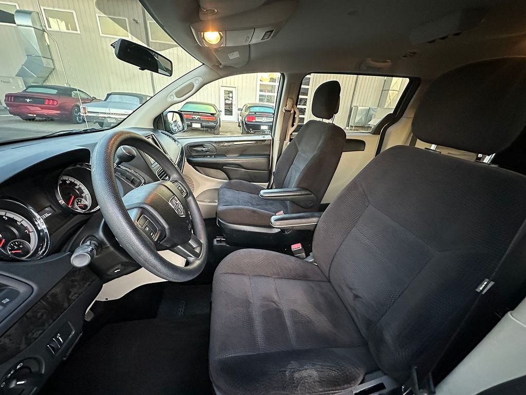 Used 2014 Silver Dodge Wheelchair Accessible- SXT image 18