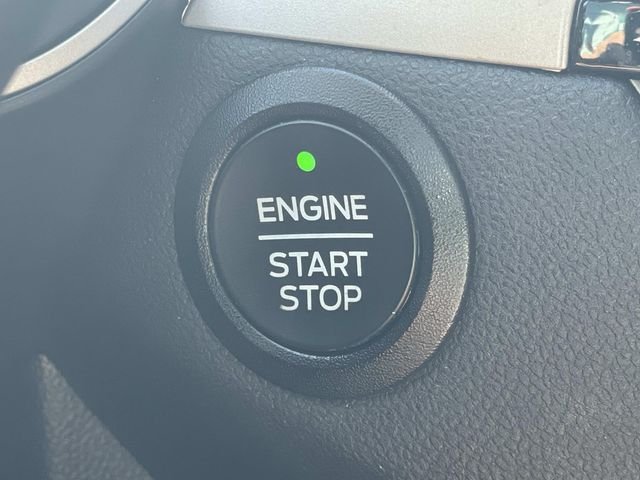 Used 2022 Silver Ford SEL image 24
