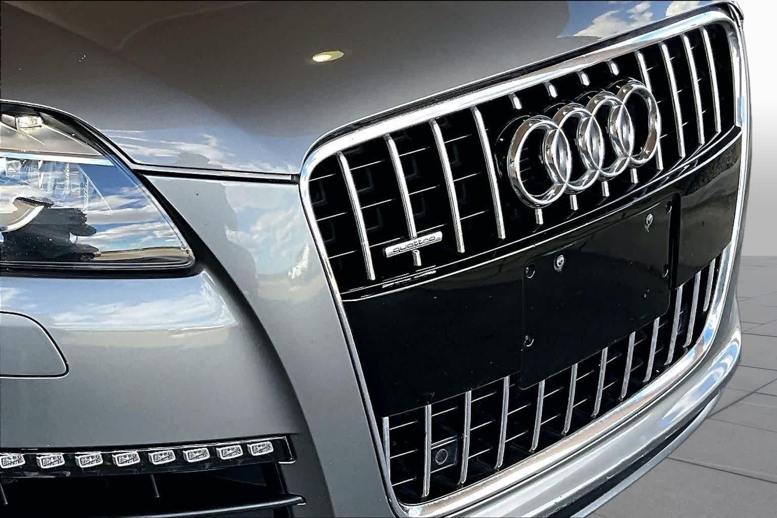 Used 2010 Graphite Gray Metallic Audi 3.6L Premium Plus image 29