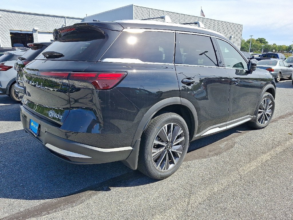 Used 2026 Black INFINITI LUXE image 6