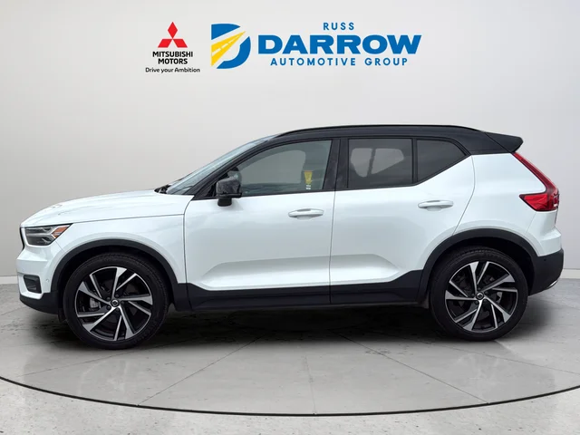 Used 2019 White Volvo R-Design image 2