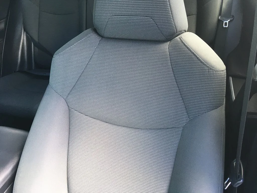 2019 Toyota RAV4 LE - Photo 22