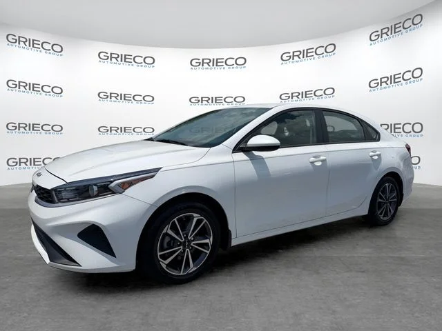 Used 2023 White Kia LXS image 3