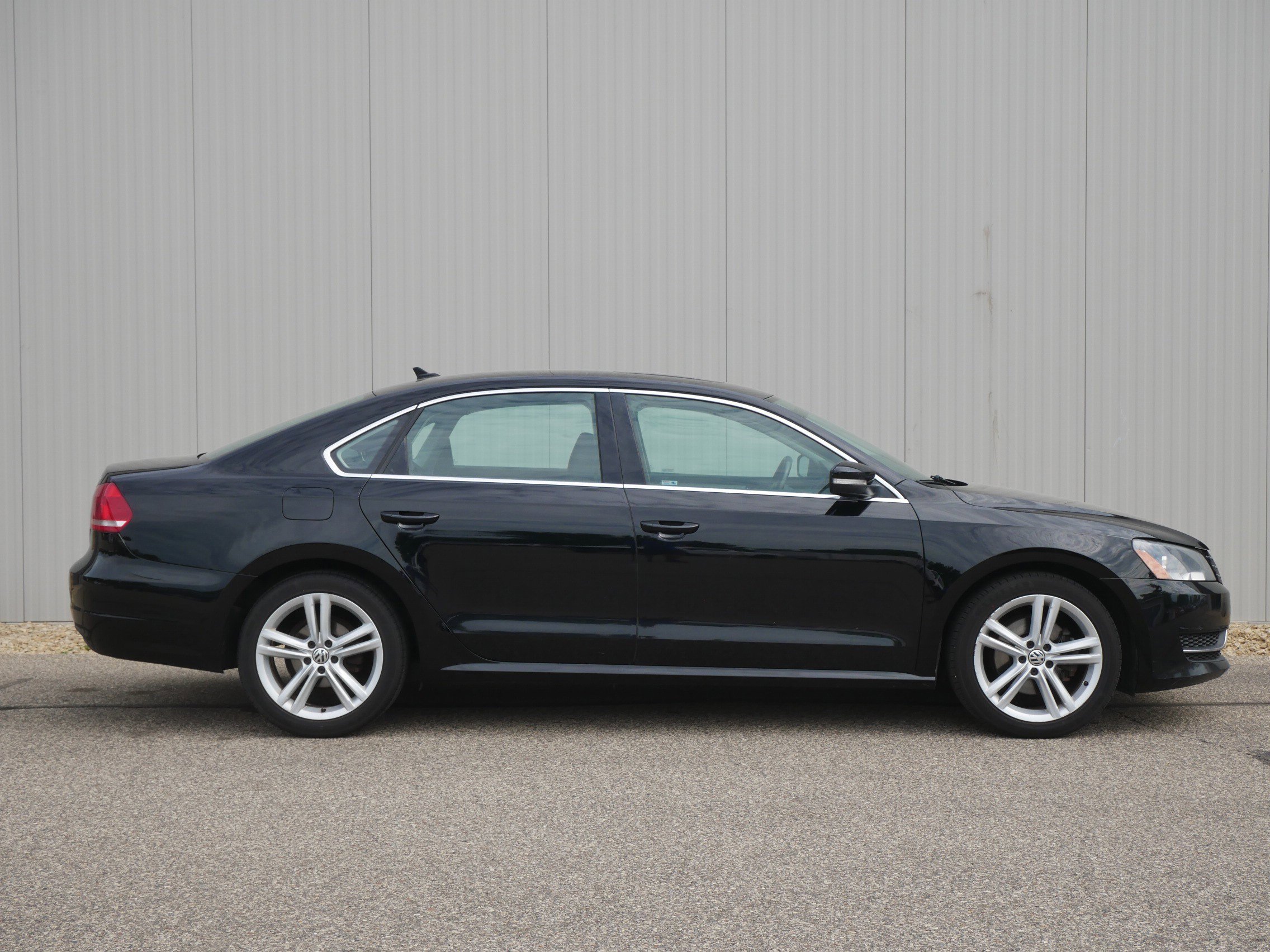 Used 2014 Black Volkswagen SE w/Snrf/Nav image 6