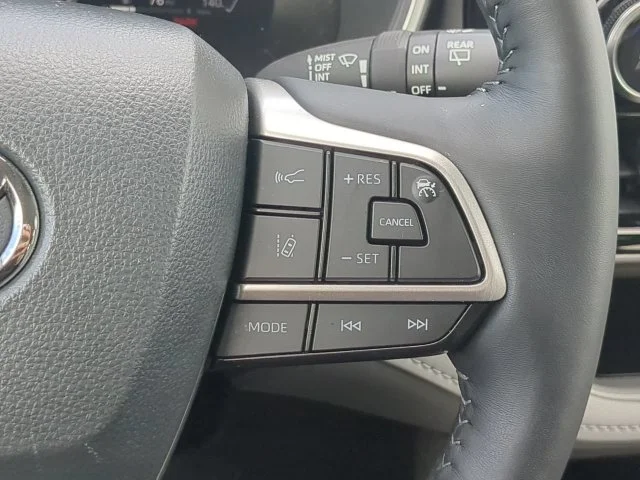 Used 2024  Toyota Limited image 31