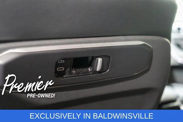 Used 2026 White BMW sDrive40i image 18