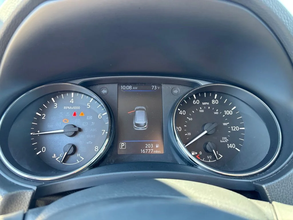 Used 2022 White Nissan SV image 23
