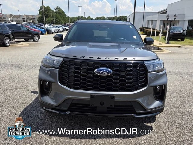 Used 2025 Gray Ford ST-Line image 2