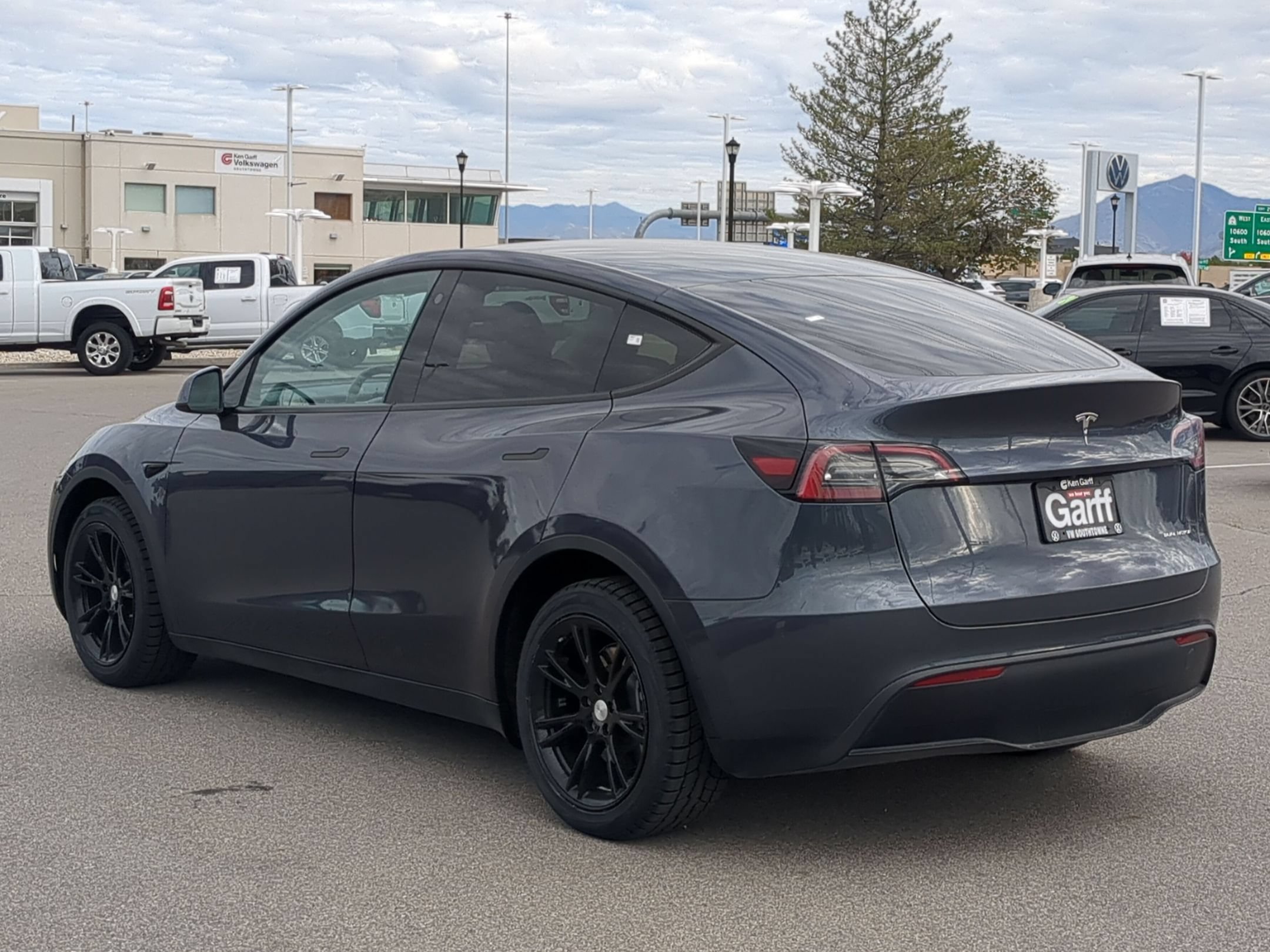 Used 2023  Tesla Long Range image 5