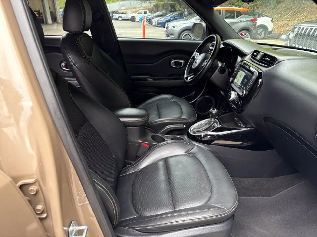 Used 2015 Latte Brown Kia Plus image 9
