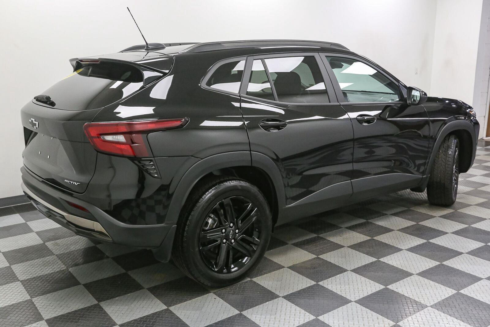 Used 2025 Mosaic Black Metallic Chevrolet ACTIV image 8