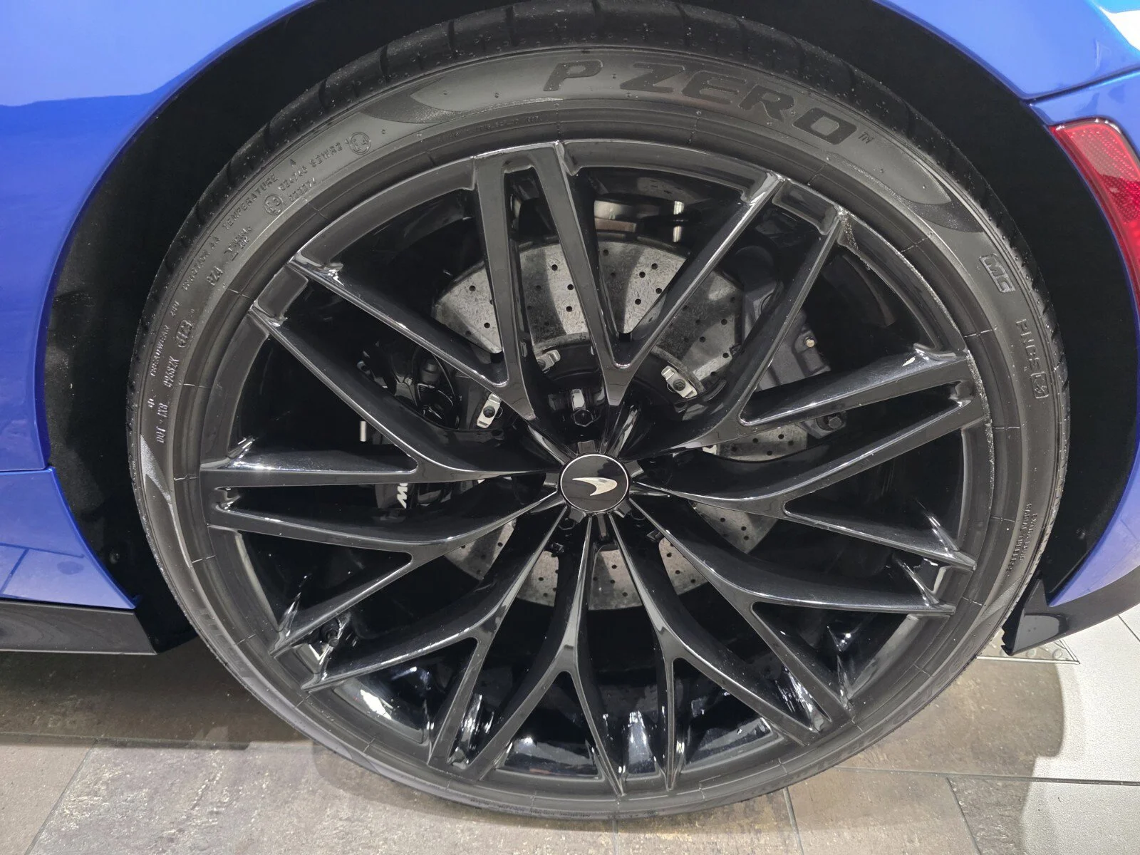Used 2023 MSO Volcano Blue McLaren  image 16