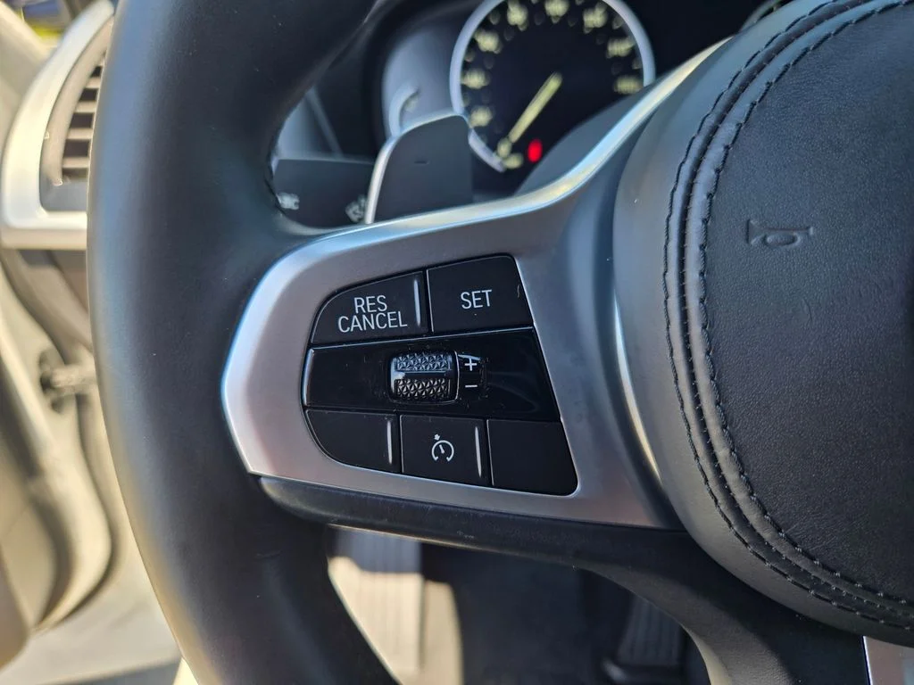 Used 2021 White Metallic BMW sDrive30i image 24