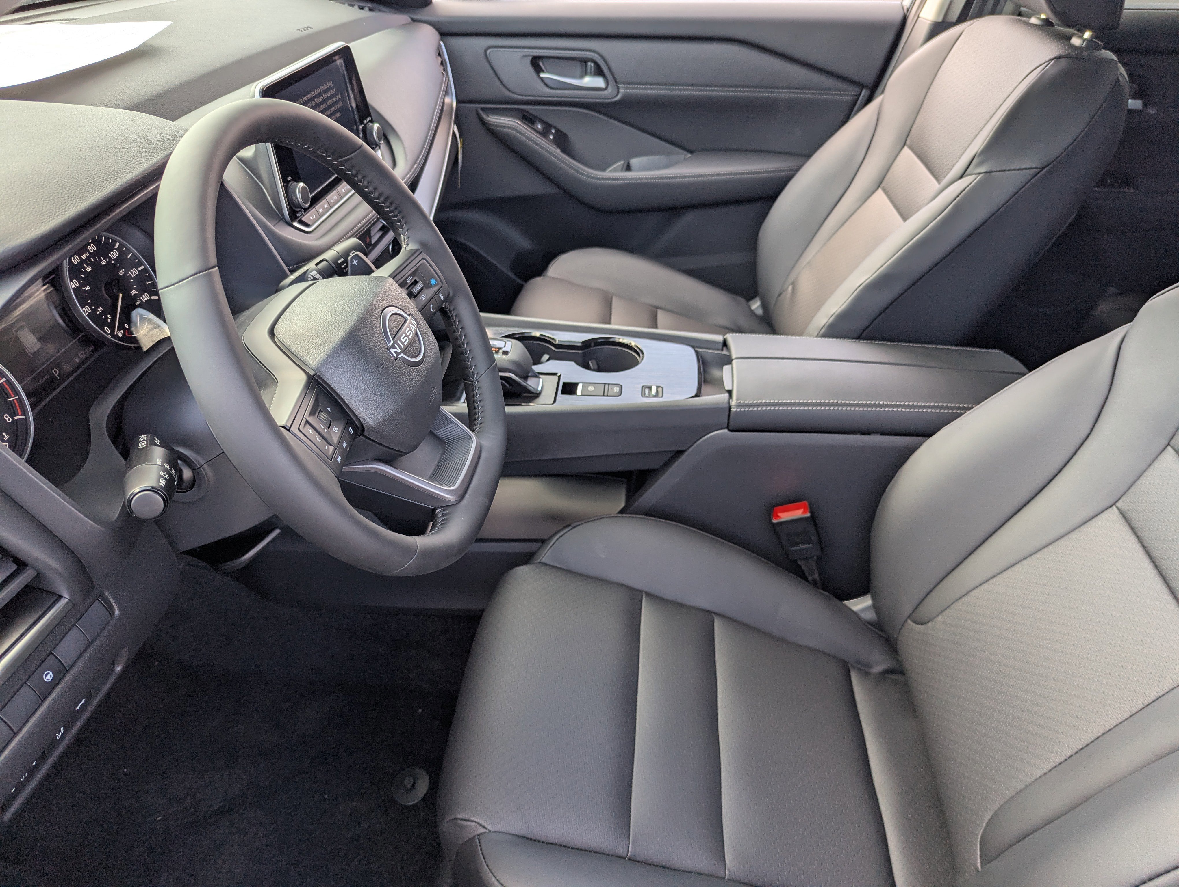 2026 Nissan Rogue SV - Photo 13