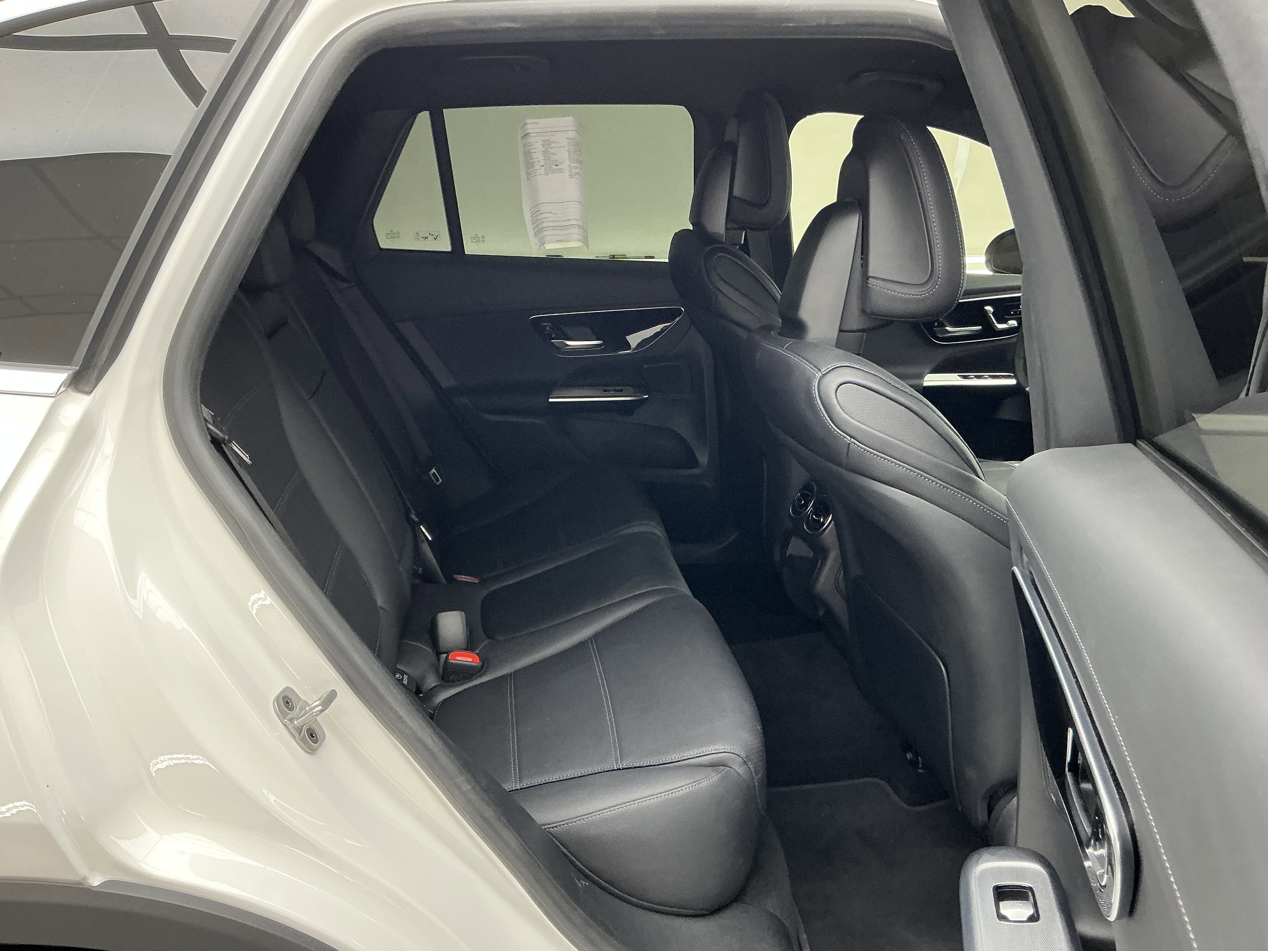Used 2024 White Mercedes-Benz GLC 300 image 22