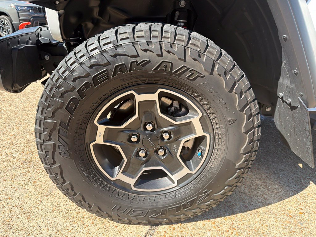 Used 2023 White Jeep Mojave image 9